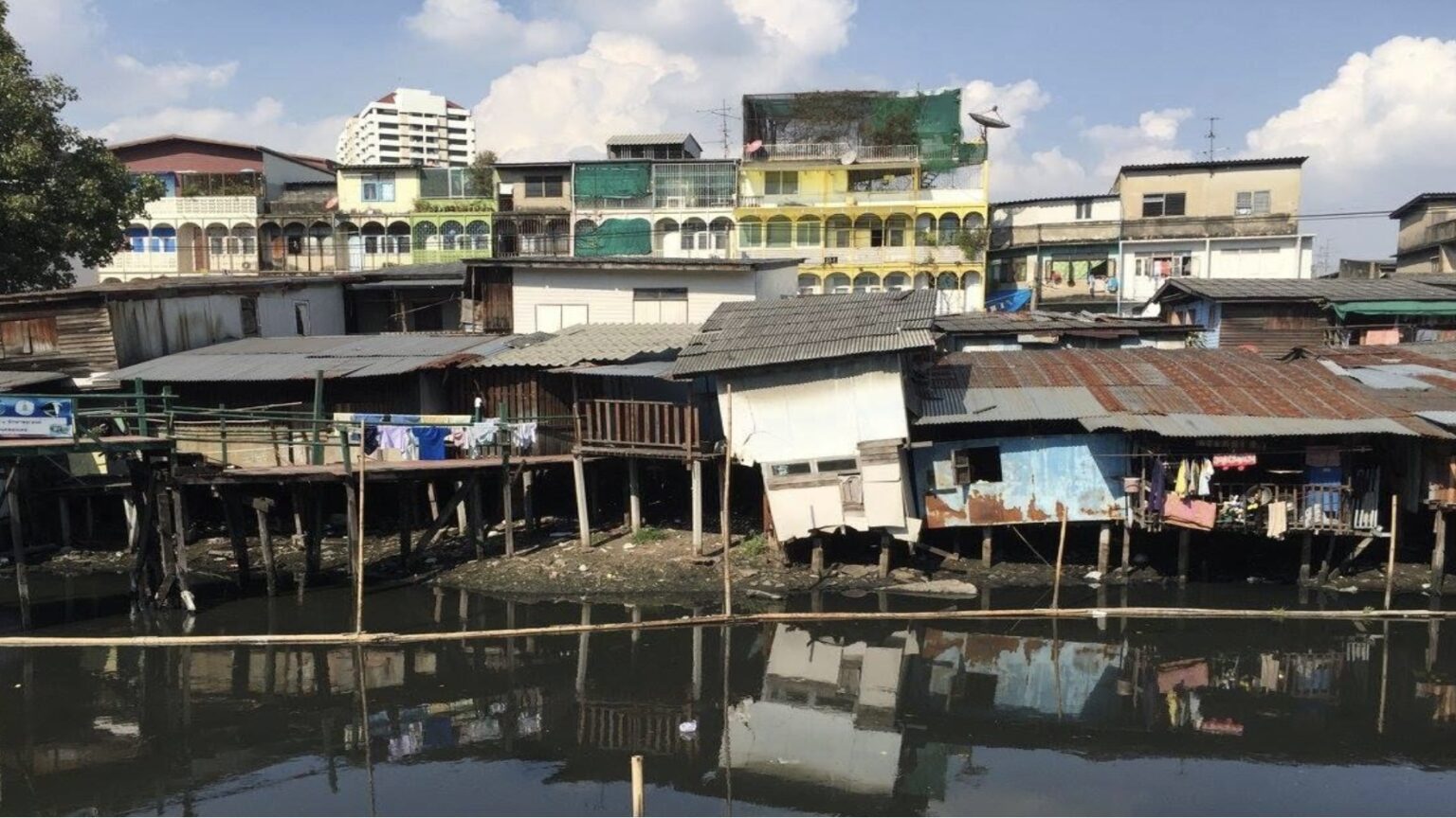 ISSP [2016] : Mapping the Khlong Toei Slum’s Drainage System to Develop ...